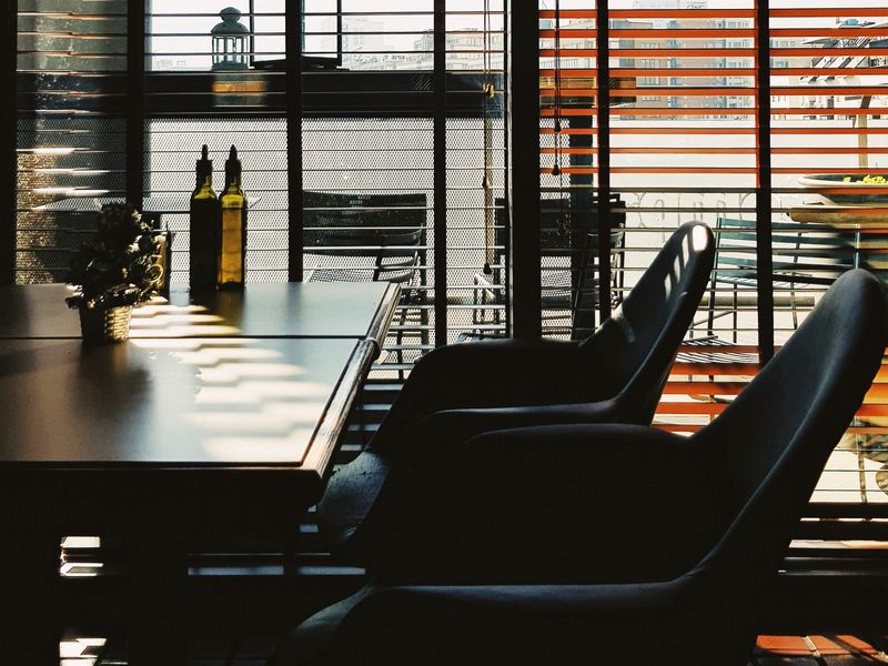 800x600 Wallpaper furniture, interior, dark, table, chairs