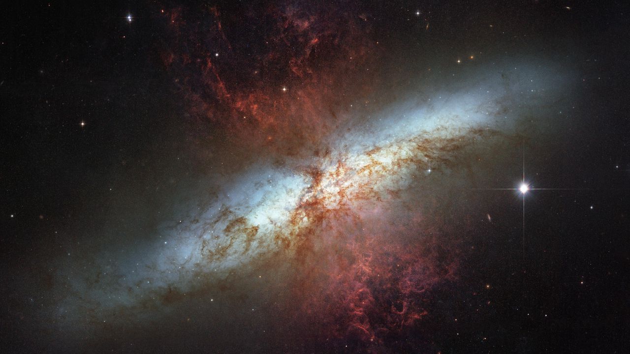 Wallpaper galaxy, space, stars, starburst, messier 82, m82