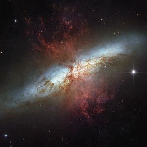 Preview wallpaper galaxy, space, stars, starburst, messier 82, m82