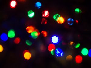 Preview wallpaper garland, bokeh, glare, colorful, dark