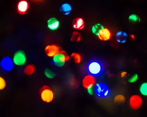 Preview wallpaper garland, bokeh, glare, colorful, dark