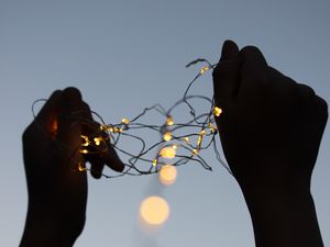 Preview wallpaper garland, hands, shine, light