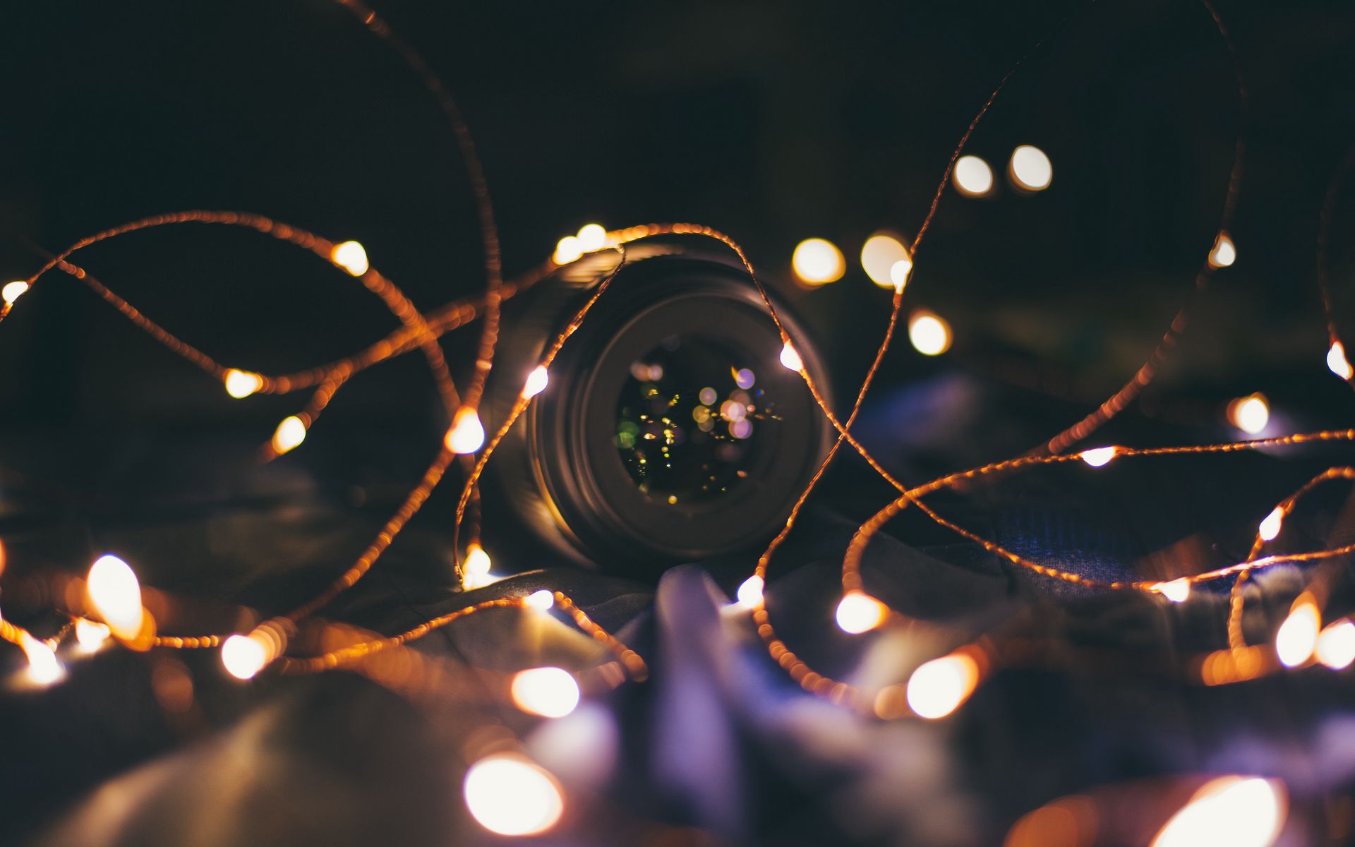 1920x1200 Wallpaper garland, lens, camera, light bulbs, light