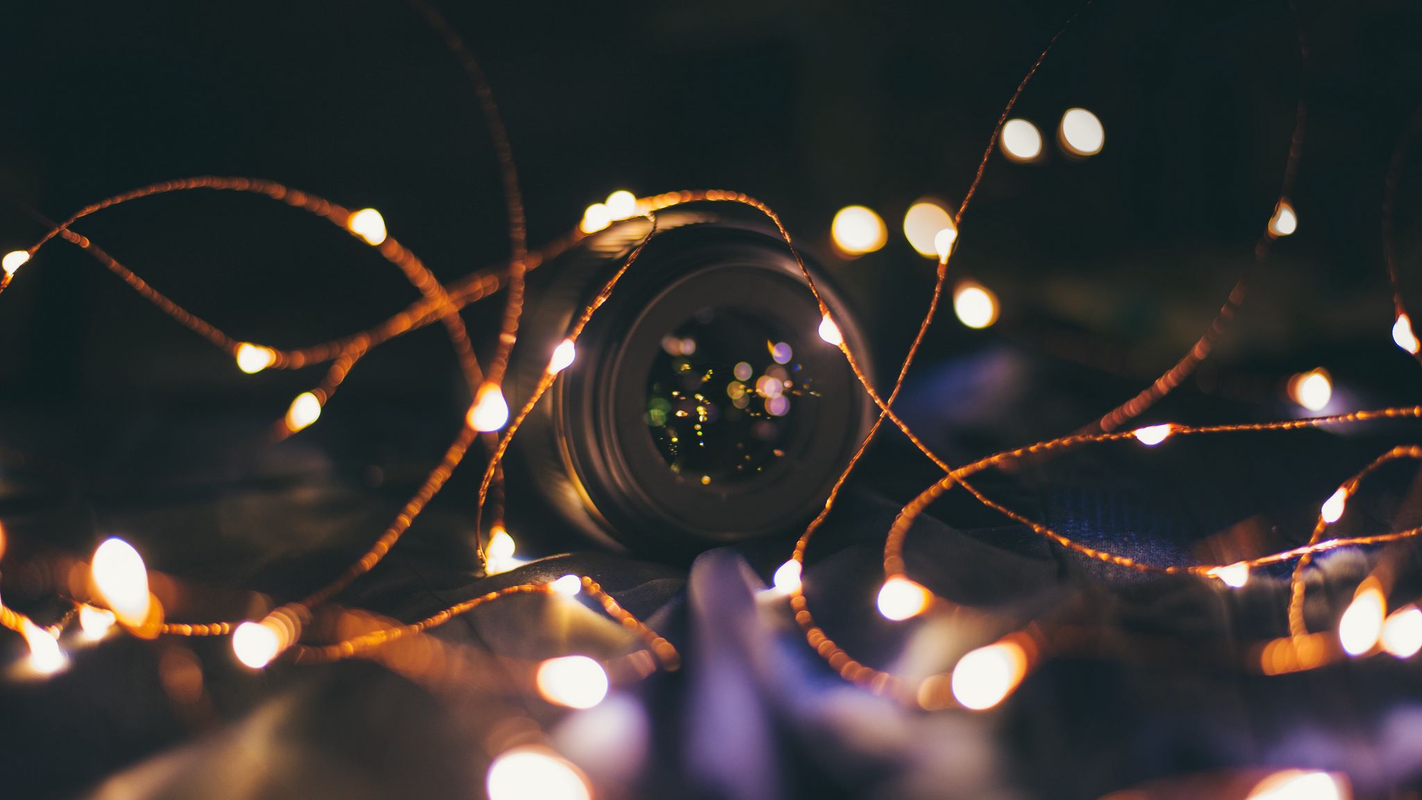 2048x1152 Wallpaper garland, lens, camera, light bulbs, light