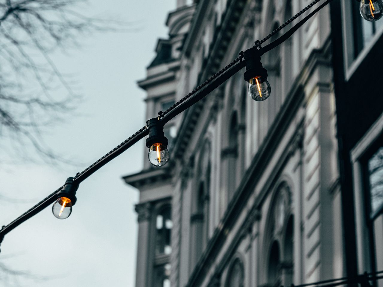 1280x960 Wallpaper garlands, bulbs, building, architecture, decoration