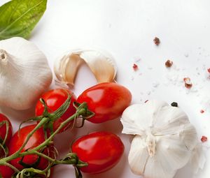 Preview wallpaper garlic, tomato, branch