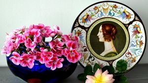 Preview wallpaper geraniums, roses, flowers, plate, profile, surface