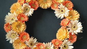 Preview wallpaper gerbera, flowers, wreath, surface