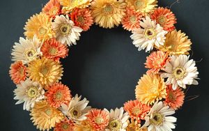 Preview wallpaper gerbera, flowers, wreath, surface