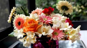 Preview wallpaper gerbera, roses, freesia, bouquet, vase, composition