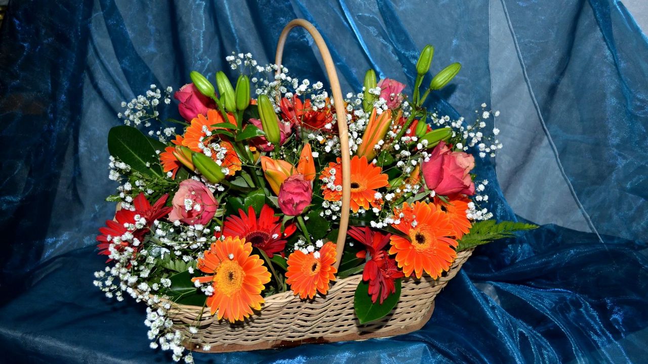 Wallpaper gerberas, roses, lilies, gypsophila, basket, composition, fabric