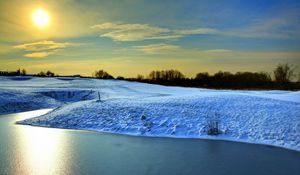 Preview wallpaper germany, ediger-eller, lake, sun, light, snow, winter