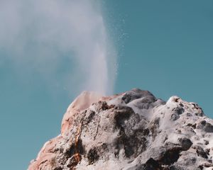 Preview wallpaper geyser, mountain, peak, spray, water