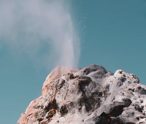 Preview wallpaper geyser, mountain, peak, spray, water