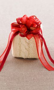 Preview wallpaper gift, box, cloth, knitted, bow, red, ribbon