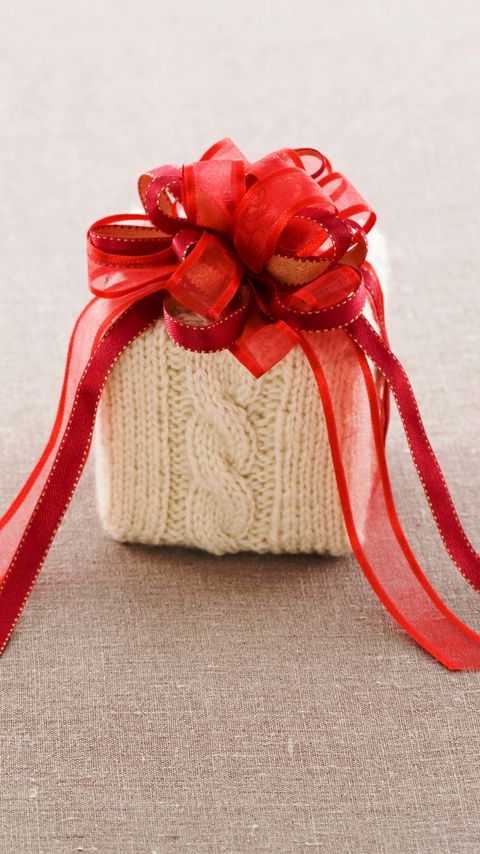480x854 Wallpaper gift, box, cloth, knitted, bow, red, ribbon