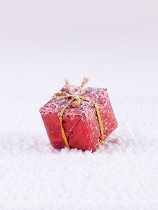 Preview wallpaper gift, box, snow, winter, new year