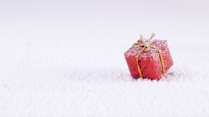 Preview wallpaper gift, box, snow, winter, new year