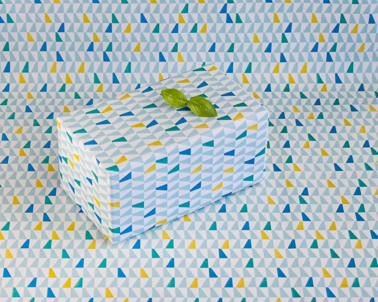 1280x1024 Wallpaper gift, leaves, box, design, minimalism
