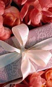 Preview wallpaper gift, petals, ribbon