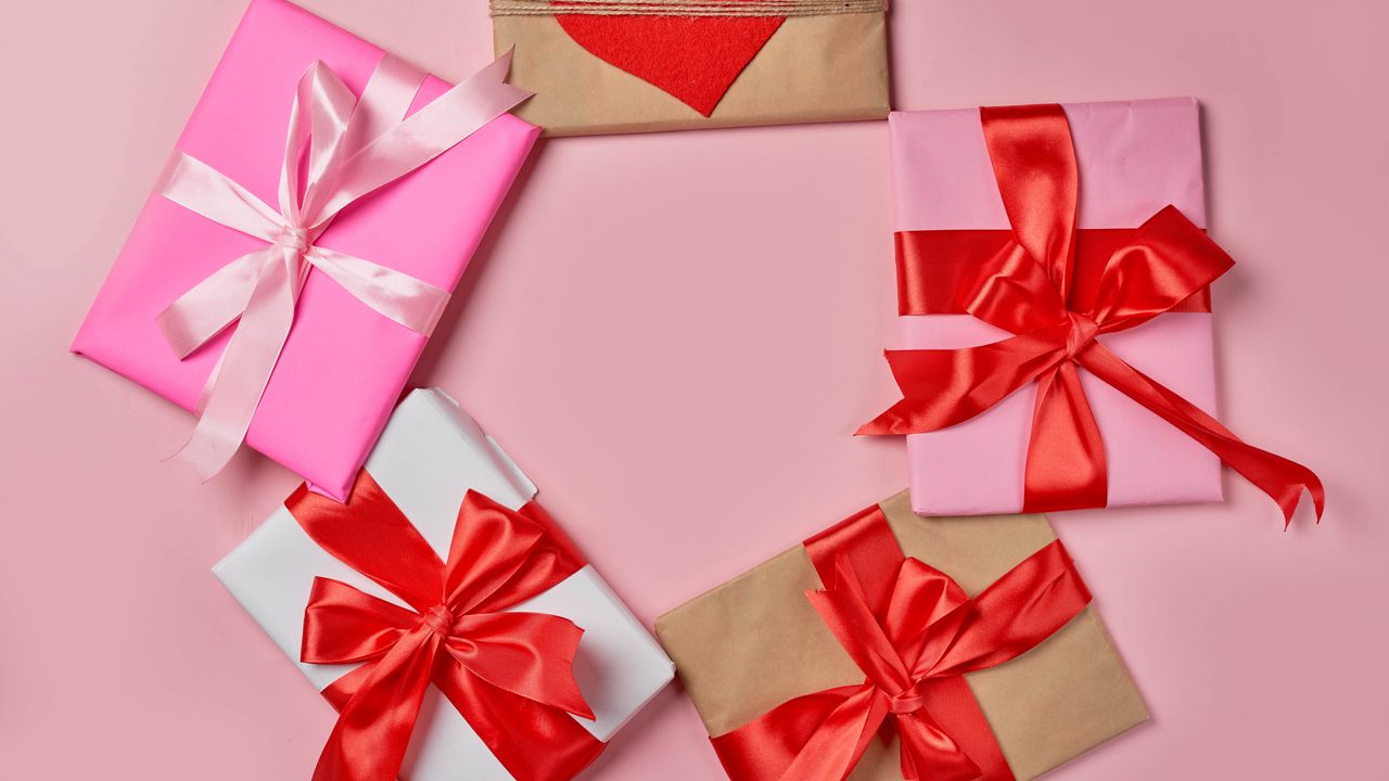 Wallpaper gifts, boxes, ribbons, pink, holiday