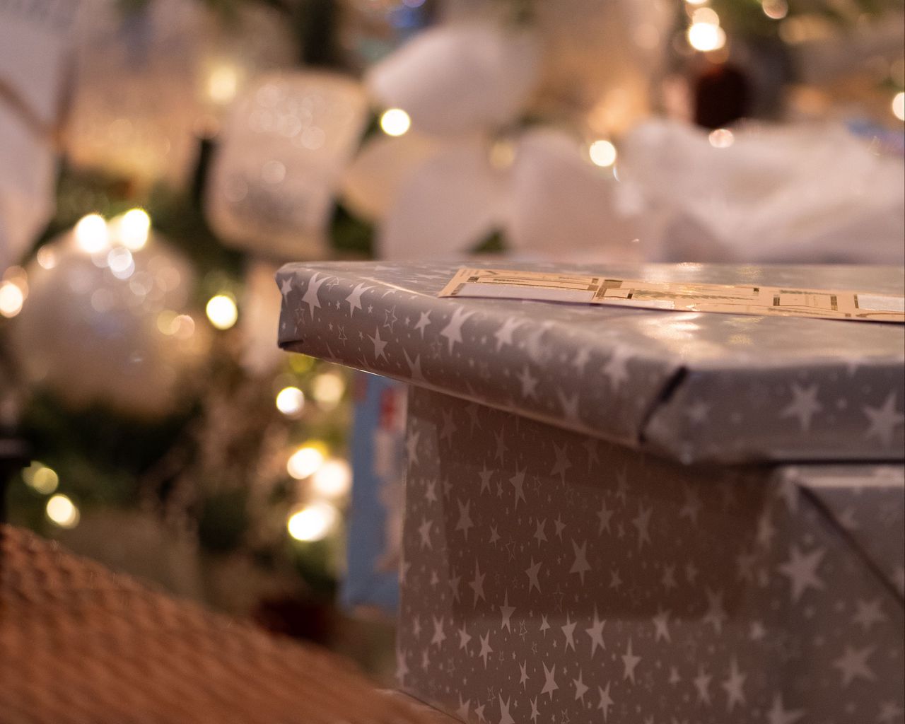 1280x1024 Wallpaper gifts, christmas tree, new year, christmas, blur
