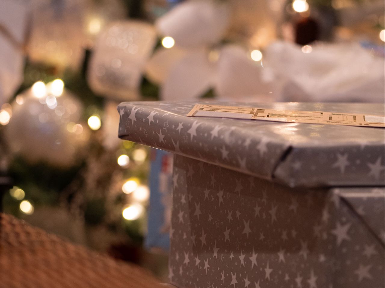 1280x960 Wallpaper gifts, christmas tree, new year, christmas, blur