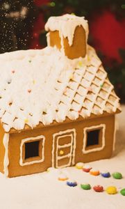 Preview wallpaper gingerbread house, pastries, watering, powder, sprinkling, dessert