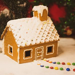 Preview wallpaper gingerbread house, pastries, watering, powder, sprinkling, dessert