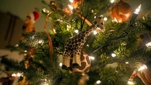 Preview wallpaper giraffe, tree, gifts, new year