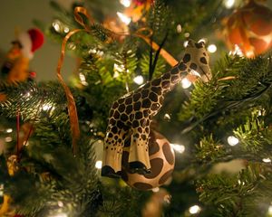 Preview wallpaper giraffe, tree, gifts, new year