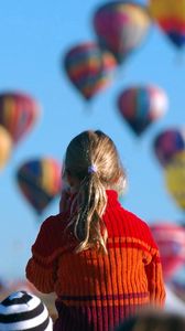 Preview wallpaper girl, air balloons, flight, blur, sky