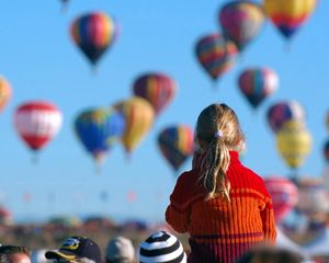 Preview wallpaper girl, air balloons, flight, blur, sky