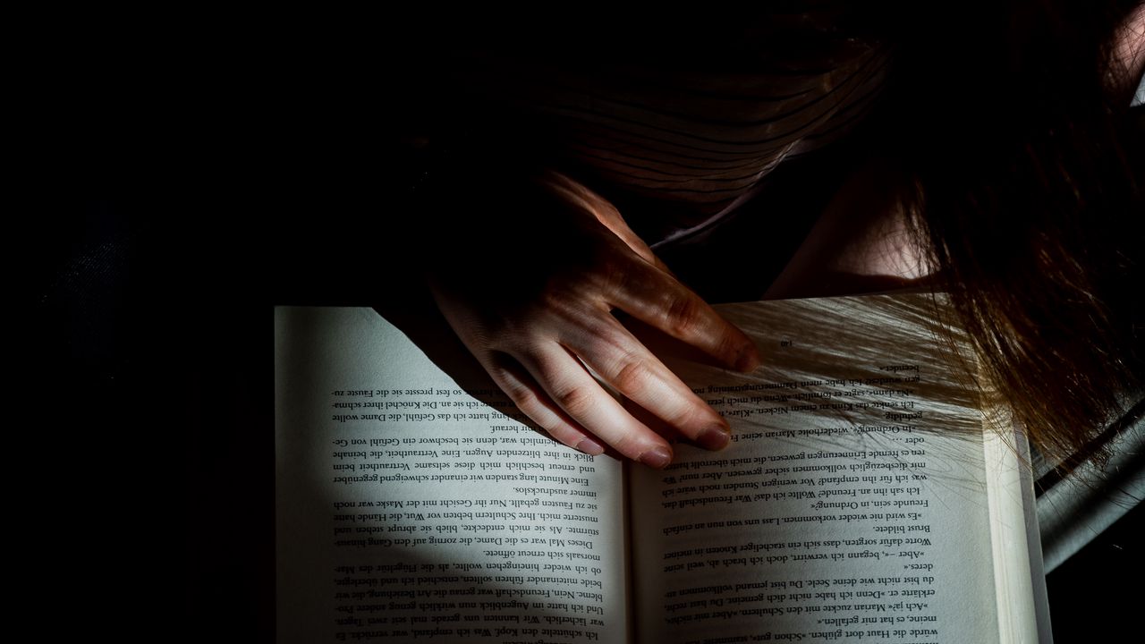 Wallpaper girl, book, reading, hand, dark
