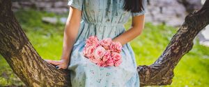 Preview wallpaper girl, bouquet, dress, flowers