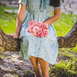 Preview wallpaper girl, bouquet, dress, flowers