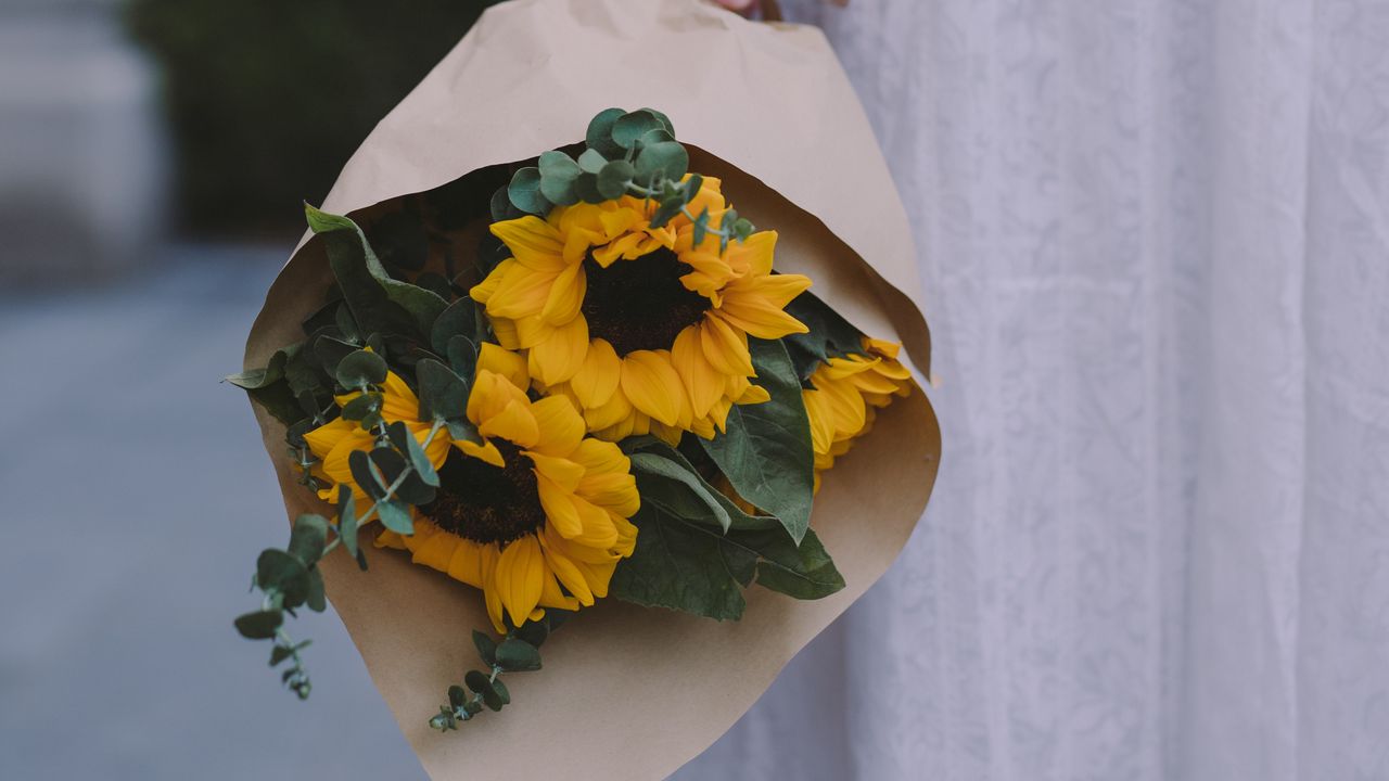 Wallpaper girl, bouquet, sunflowers, eucalyptus