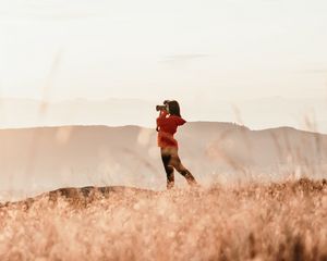 Preview wallpaper girl, camera, field, photographer