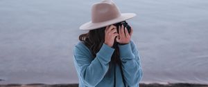 Preview wallpaper girl, camera, hat, photographer, nature