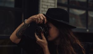 Preview wallpaper girl, camera, hat, photographer, tattoo