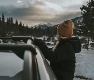 Preview wallpaper girl, car, view, mountains, landscape