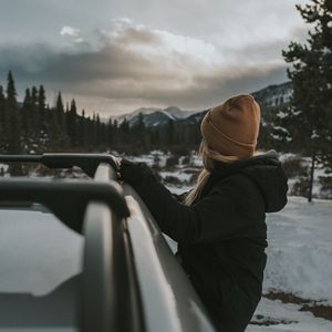 Preview wallpaper girl, car, view, mountains, landscape