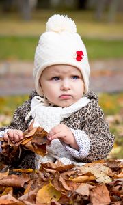 Preview wallpaper girl, child, fall, leaves