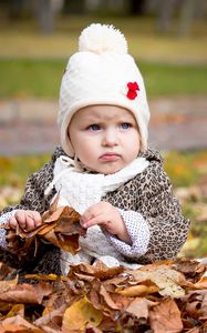 Preview wallpaper girl, child, fall, leaves