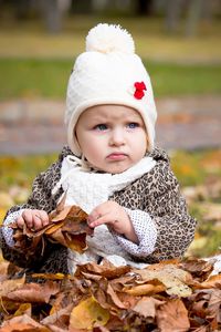 Preview wallpaper girl, child, fall, leaves