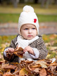 Preview wallpaper girl, child, fall, leaves