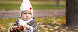 Preview wallpaper girl, child, fall, leaves