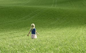 Preview wallpaper girl, child, field, grass, walk