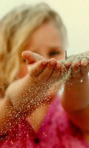 Preview wallpaper girl, child, sand, arms