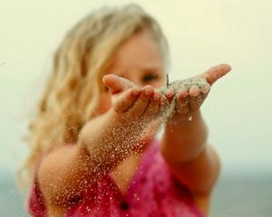 Preview wallpaper girl, child, sand, arms